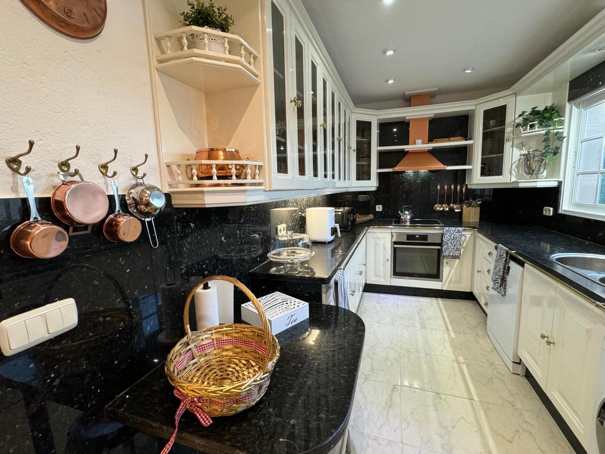 Casacara Beachside Costabella -spain Villaer Marbella